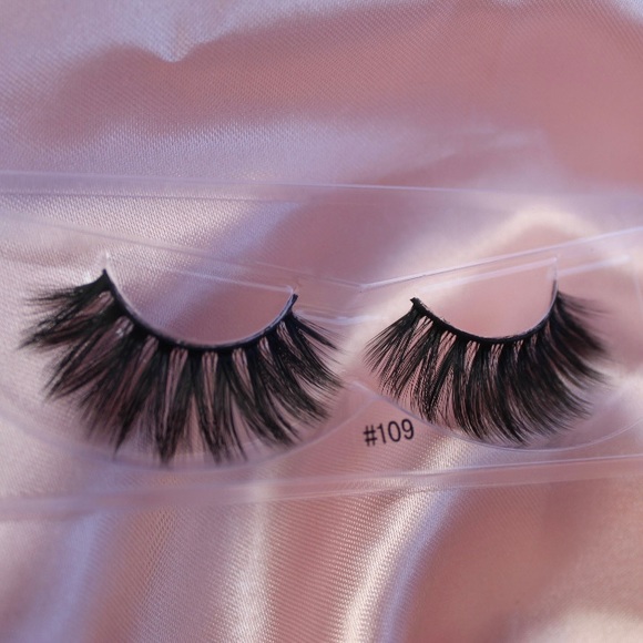 Lashes - Picture 4 of 6